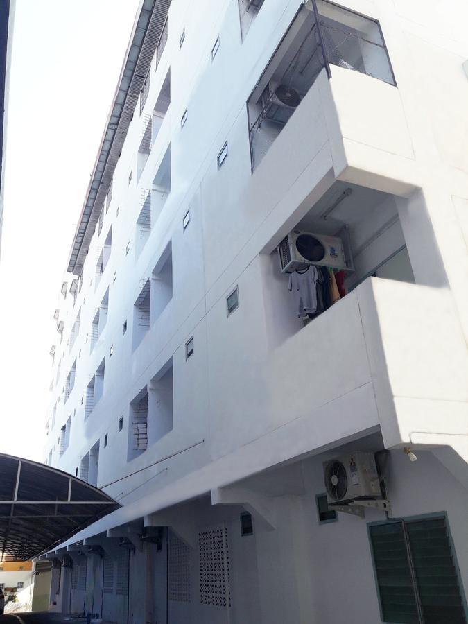 Aparthotel De Nymph Nakhon Sawan Esterno foto